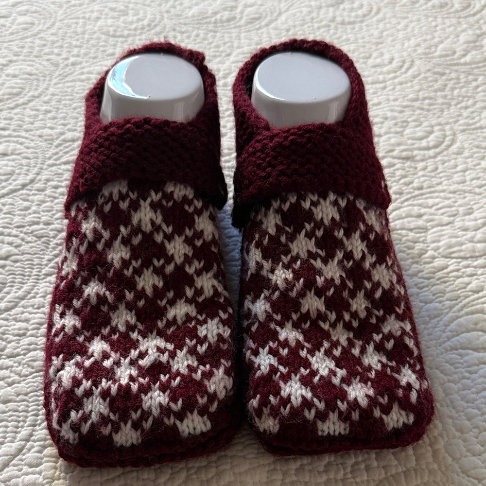 Men's Maroon & Cream Knit Slip-On Lounge Socks